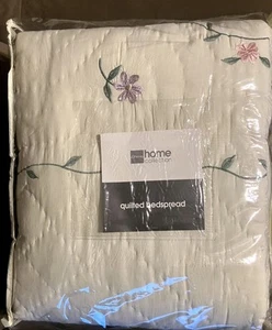 JCPenney Home Collection Quilted Bedspread Floral Design Size Twin 80x110 NEW - Picture 1 of 4