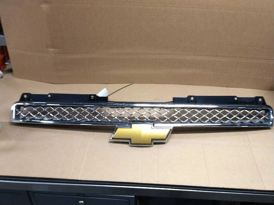 Rejilla superior cromada compatible con 08-14 SUBURBAN 1500 561958 Foto 1 de 3