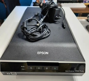 Epson Perfection V550 Photo Scanner USB Flatbed Tested Windows 10 - Picture 1 of 7