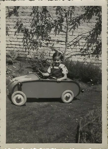 PHOTO ANCIENNE - VINTAGE SNAPSHOT - VOITURE À PÉDALES - CAR TOY 1937 2 - Picture 1 of 1