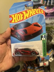 Estuche Hot Wheels D 2023 rojo Lotus Evija HW verde velocidad #84 - Imagen 1 de 2