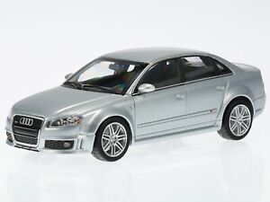 Audi A4 B7 RS4 2004 argent met. voiture miniature moulée sous pression 940014601 Maxichamps 1:43