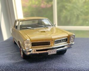 1965 PONTIAC Car GTO GOLD/YELLOW  WELLY 1:24 DIE CAST MIB #2213 NEW