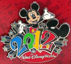 NEU NICHT MEHR PRODUZIERT 2012 LE WALT DISNEY MICKEY MOUSE NEUJAHR 3D PIN LIMITIERTE AUFLAGE - Bild 1 von 2