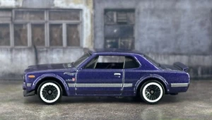 NISSAN SKYLINE HT 2000 GT-X 2023 Hot Wheels Nissan Confezione da 5 Veicoli Viola - Foto 1 di 8