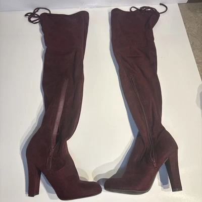 Botas Charlotte Russe Sobre la Rodilla "Vivian" Rojo Arándano Tacón, Para Mujer Talla 6  Foto 1 de 3