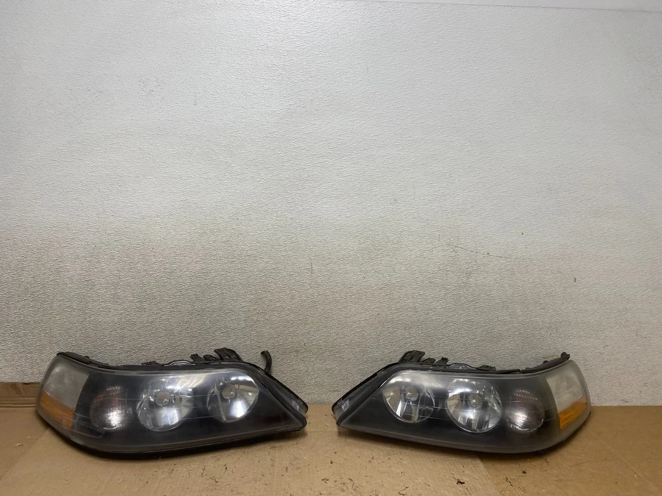 2005 to 2011 Lincoln Town Car Left+Right Side Headlights Oem U6876 DW - Image 1 of 4