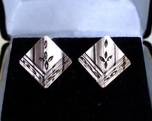 Verdaderamente Preciosos Aretes Palo/Palo Cuadrados Corte Diamante Oro Amarillo 14K - Imagen 1 de 4