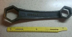 VINTAGE CATERPILLAR CRAWLER TRACTOR BULLDOZER GRADER WRENCH   - Picture 1 of 9