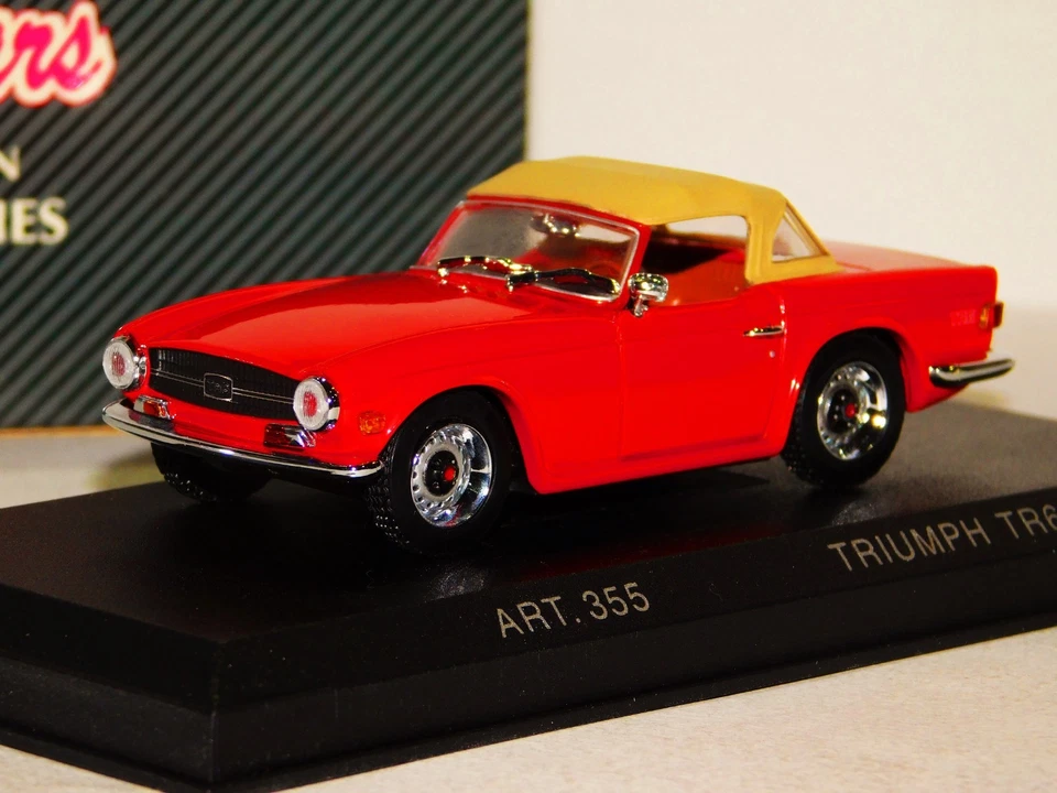 TRIUMPH TR6 1969 CON SOFT TOP ROSSO DETTAGLI AUTO ART 355 1/43 - Immagine 1 di 1