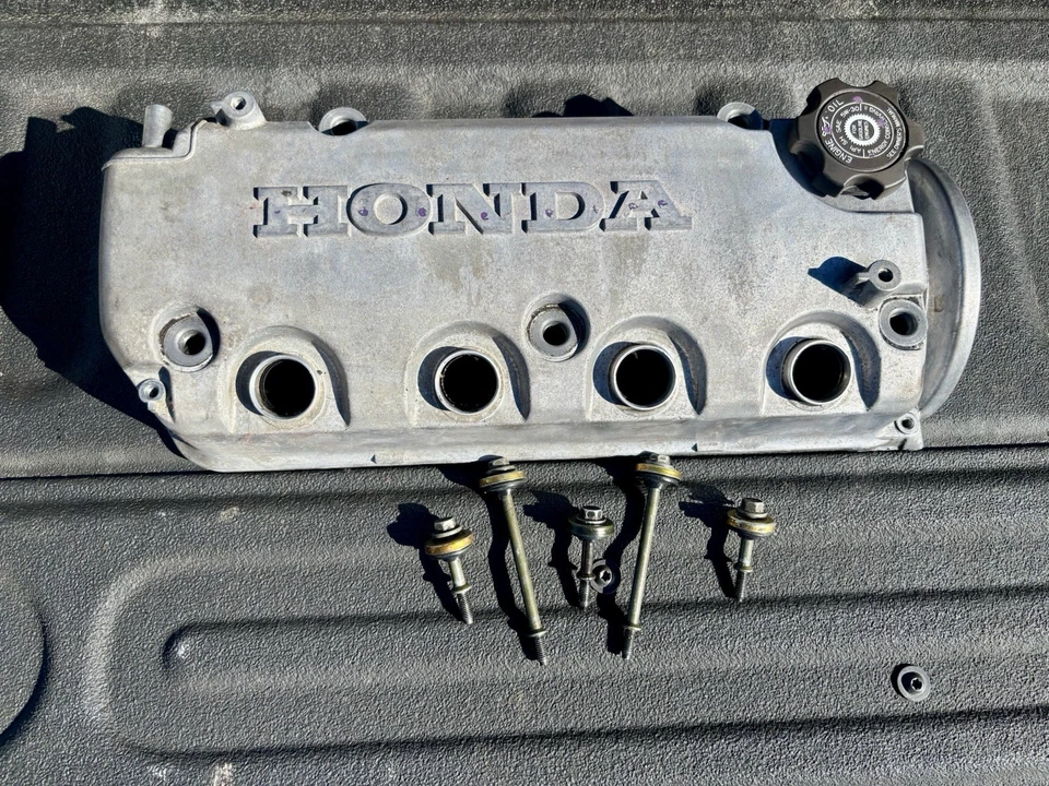 92-00 Honda Civic D16y7 D16y8 D16z6 Valve Cover & Bolts OEM - Image 1 of 4