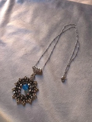 Collana Lunga Chakra Artigianale Ciondolo Nero Con Gemma Agata Blu E Cristallo  - Immagine 1 di 4