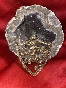 Wappenbrosche Löwe Anstecknadel antik goldfarben Vintage Nachlass toll - Bild 1 von 3