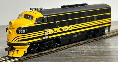 Athearn Genesis HO G22233A F3A Passenger Locomotive Rio Grande #5521 Pre-Owned - Image 1 of 4