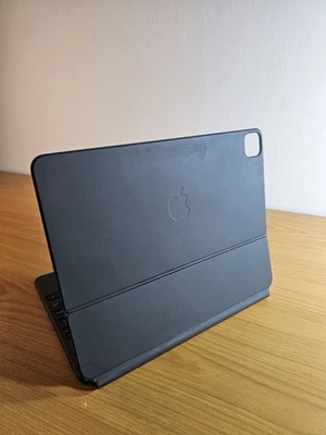 Клавиатура Apple Magic для iPad Air 12,9 дюйма iPad pro (M2) — A2480 — предварительно заказанная - Изображение 1 из 4