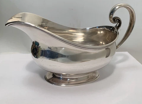 TIFFANY & CO. MAKERS STERLING SILVER  SAUCE BOAT..No Mono/Clean Cover