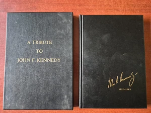A Tribute To John F. Kennedy Hardcover in Slipcover 1964 Encyclopedia Britannica - Bild 1 von 8