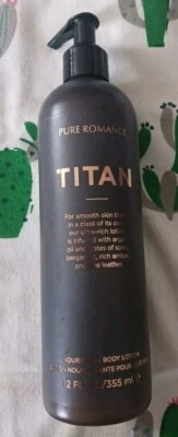 Loción corporal nutritiva Pure Romance Titan para hombre 12 oz nueva ámbar/aceite de argán/cuero Foto 1 de 4
