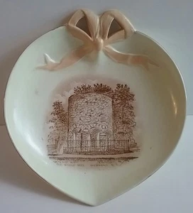 Old Stone Mill Rhode Island Heart Shaped Souvenir Dish Hampshire Pottery Pastels - Picture 1 of 1