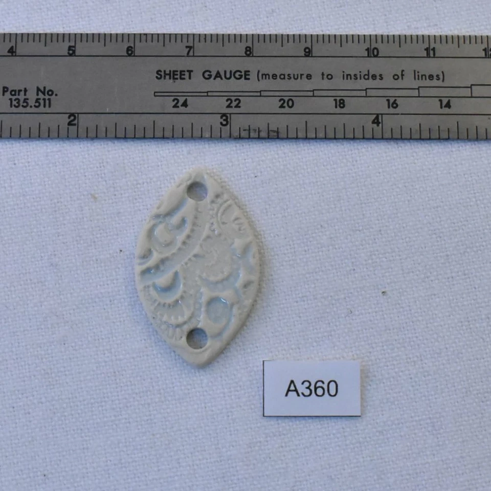 Colgante de eslabones/conectores de porcelana hecho a mano Foto 1 de 1