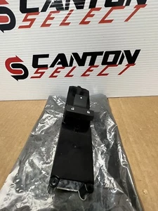 2004-2009 CADILLAC SRX RH PASSENGER SIDE WINDOW/DOOR SWITCH OEM - Picture 1 of 8