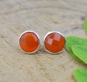925 Massiccio Argento Sterling Sfaccettato Rosso Corniola a Lobo Orecchini Q257 - Foto 1 di 3
