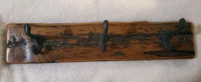 *Cacheira feita de uma vara de barril de uísque com três ganchos - Imagem 1 de 4