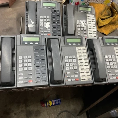 Lote de (5) teléfonos con pantalla de altavoz Toshiba DKT-2020SD solo piezas de carbón  Foto 1 de 4