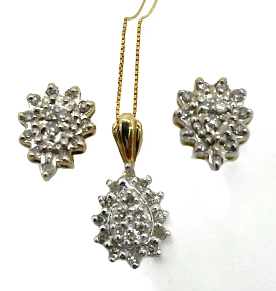Juego de collar aretes colgantes con racimo de diamantes de oro amarillo de 10k de 3,5 gramos Foto 1 de 4