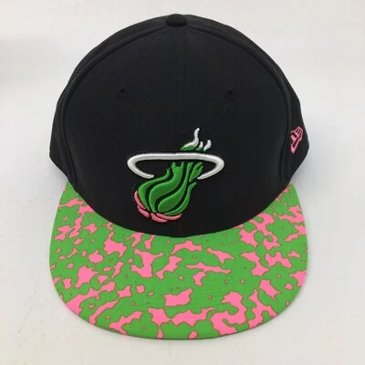 Sombrero clásico Miami Heat New Era 59Fifty ajustado 7 5/8 verde y rosa camuflaje HWC NBA Foto 1 de 4