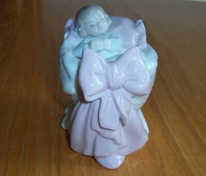 Lladro #6977 "A New Treasure" Mädchen im Stubenwagen - Bild 1 von 8