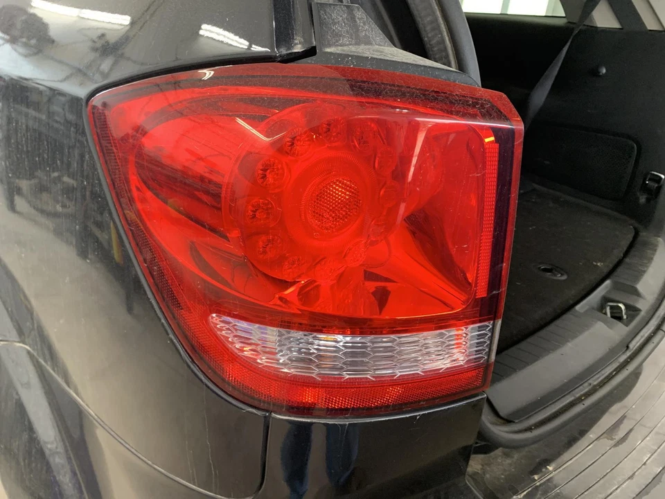 二手左尾灯总成适合:2013 道奇 Journey 带 LED 灯四分之一面板 — 第 1/4 张图片