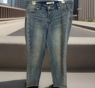 Code Bleu Misses Sz 12 Denim Capris Soho Light Blue Embroidered Sides Boho - Image 1 of 4