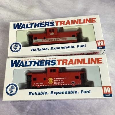 Two HO Walthers Trainline 931-1503 Santa Fe Caboose & 931-1525 Canadian Caboose - Image 1 of 4