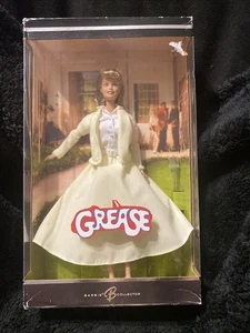 OLIVIA NEWTON JOHN - SANDY OLLSON BARBIE SAMMLERPUPPE FILM - FETT NEU - Bild 1 von 8