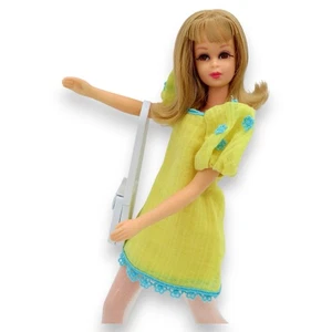 Vintage Francie Puppe mit biegsamem Bein #1130 gelbes Kleid Outfit #1223 Mattel EX - Bild 1 von 15