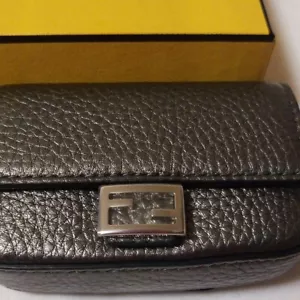 Fendi Nano Baguette Charm Card Case Mini Pouch Mini Bag mai usato - Foto 1 di 8