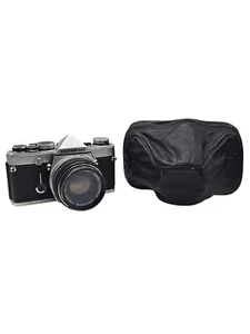 Corpo fotocamera Olympus OM-1 MD pellicola cromata con obiettivo 50 mm F1.8 e custodia in pelle - Foto 1 di 24