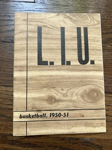 Libro de recortes de baloncesto LIU Brooklyn Blackbirds 1951 con escándalo de anuario autografiado - Imagen 1 de 22