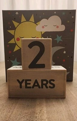 Bloques de edad de hitos de madera accesorio de bebé de género neutro para compartir fotos con... Foto 1 de 4