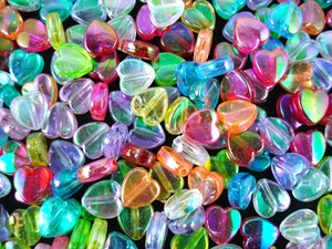 Beads Plastic Mix Rainbow Hearts 100g DIY Jewellery Necklaces Bracelets Earrings - Bild 1 von 3