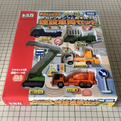 ¡Juguemos con el camión volquete Tomica Megaton! Juego de vehículos de construcción Takara Tomy Foto 1 de 2