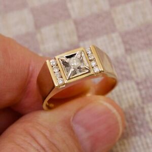 ESTATE MEN'S 14K YELLOW GOLD ONE THIRD CARAT DIAMOND RING (size 10.5)