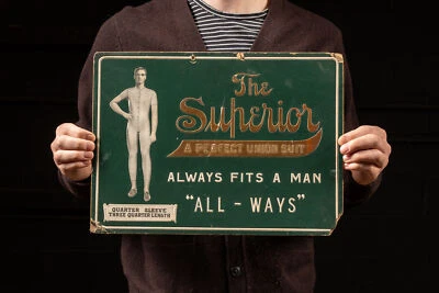 Letrero publicitario de ropa interior para hombre de cartulina en relieve de principios del siglo XX Foto 1 de 4