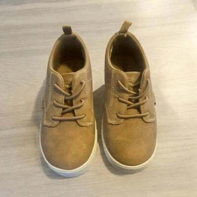 Zapatillas Carters Talla 11 Niño Usado Una Vez Beige Buen Estado Foto 1 de 3