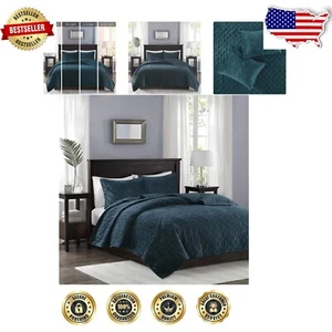 Elegant Harper Velvet Coverlet with Geometric Design, King Size, All Seasons - Picture 1 of 13