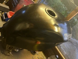 TRIUMPH 955i DAYTONA SPEED TRIPLE black PETROL FUEL TANK 2002 - Picture 1 of 6