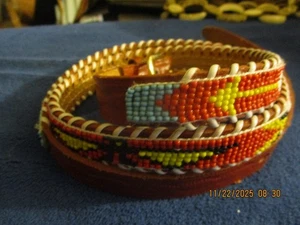 2 neue dekorative Spitze weiß mit blauem Akzent 16 x 16 Kissen (markenlos) - Bild 1 von 4