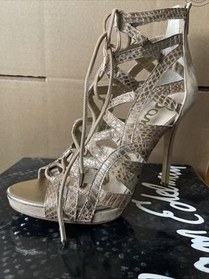 Sandálias femininas Sam Edelman Essex com cadarço estampa de cobra bege camurça dourada tamanho 10 M - Imagem 1 de 4