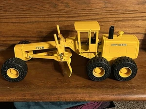ERTL 1990's JOHN DEERE 1/16 SCALE 772B DIE-CAST 22" TOY GRADER TRACTOR VG - Picture 1 of 7